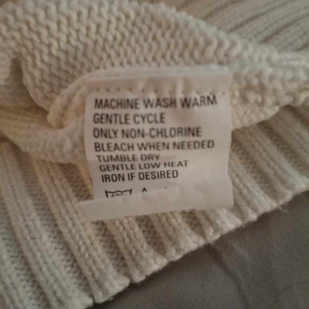Izod Men's White Sweater with Embroidered Logo